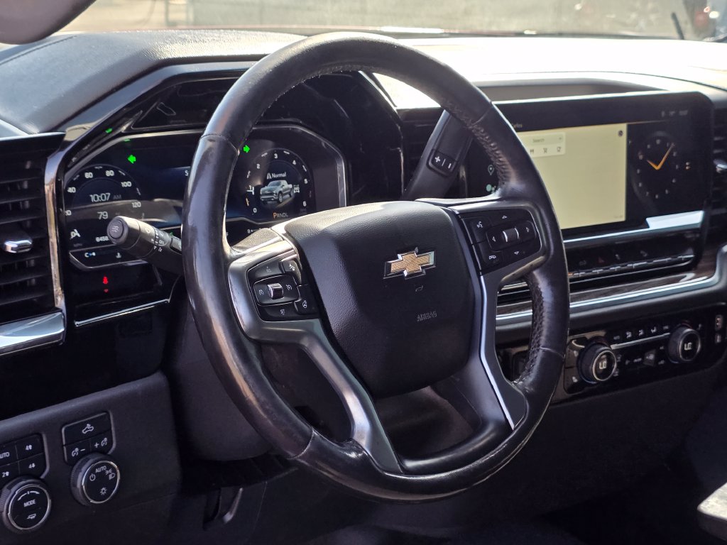 Photo 18 of this Chevrolet Silverado 1500