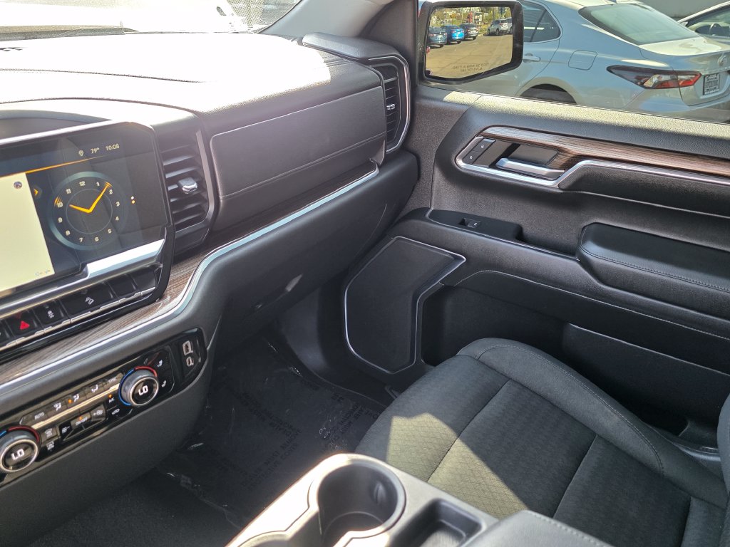 Photo 34 of this Chevrolet Silverado 1500