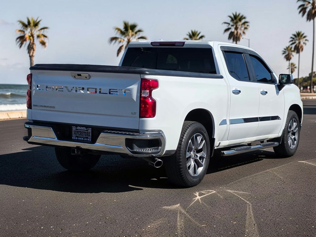 Photo 8 of this Chevrolet Silverado 1500
