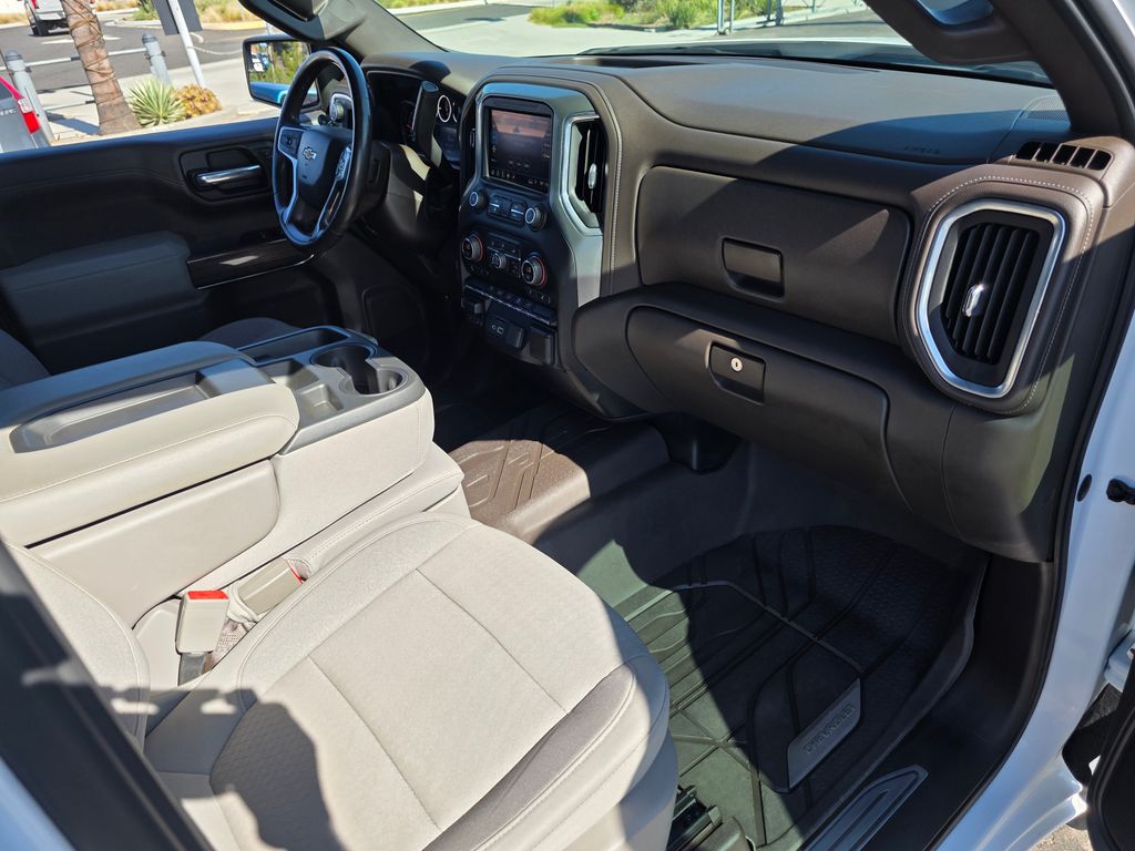 Photo 11 of this Chevrolet Silverado 1500