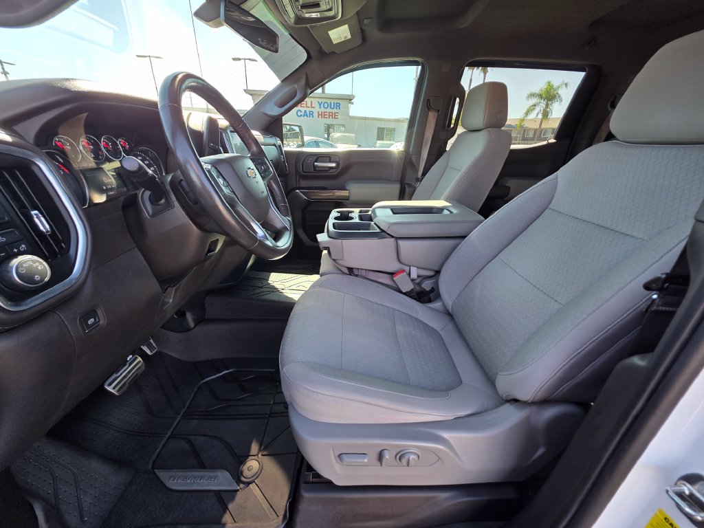 Photo 17 of this Chevrolet Silverado 1500