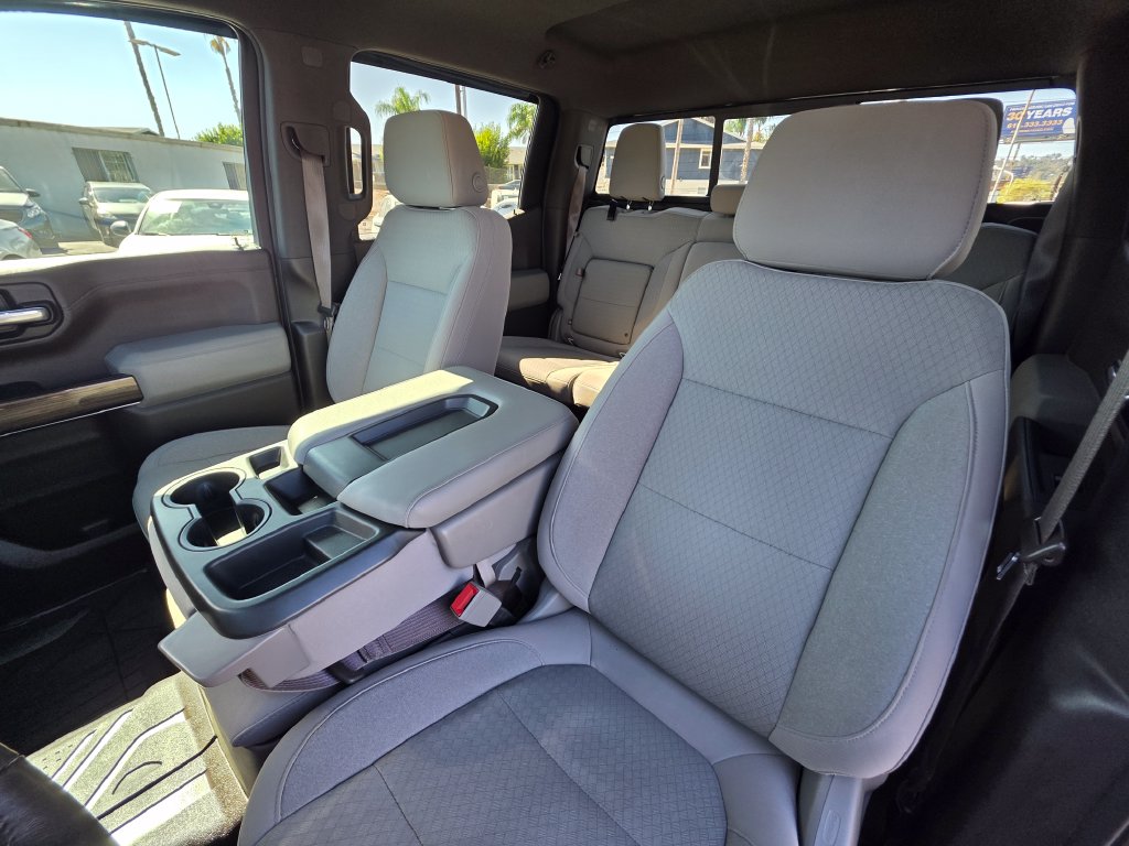 Photo 18 of this Chevrolet Silverado 1500