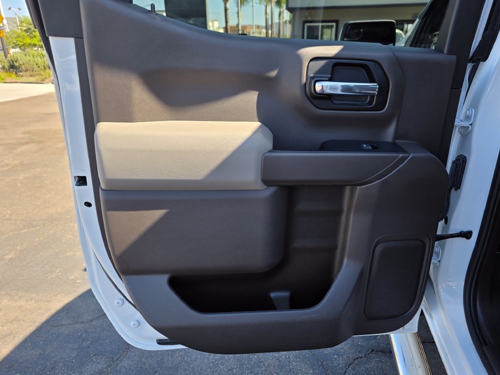 Photo 23 of this Chevrolet Silverado 1500