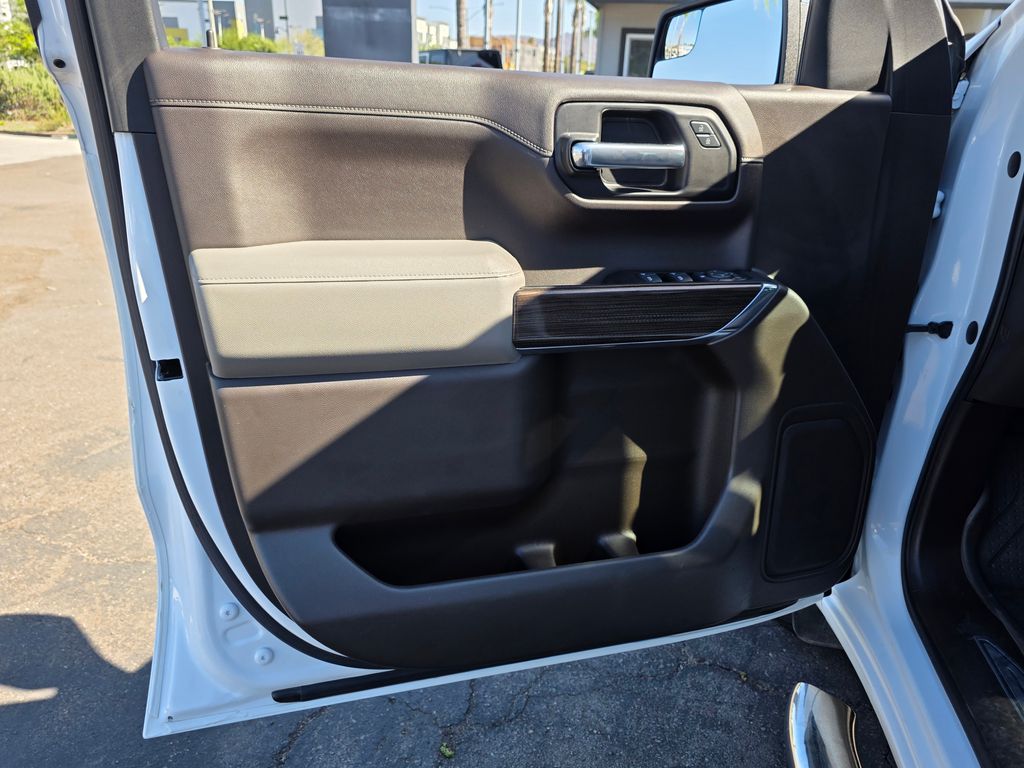Photo 24 of this Chevrolet Silverado 1500