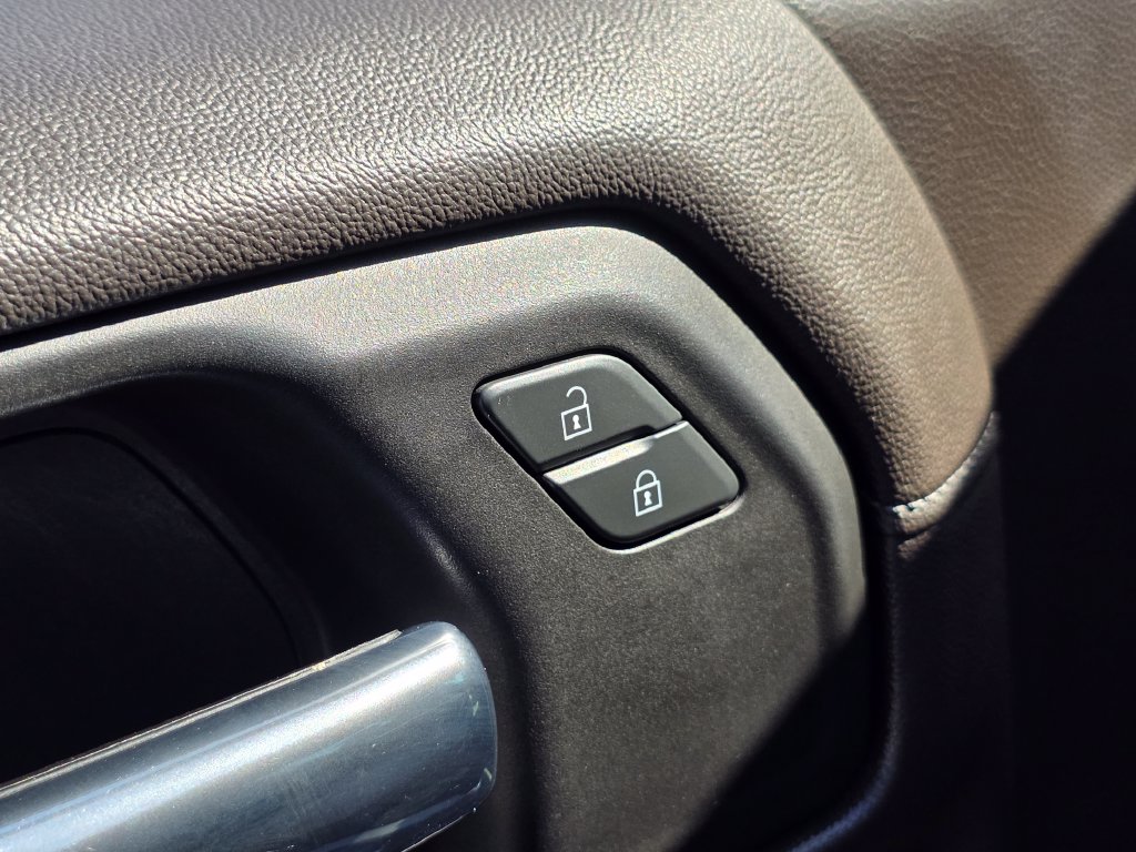 Photo 26 of this Chevrolet Silverado 1500