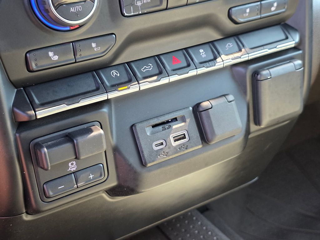 Photo 38 of this Chevrolet Silverado 1500