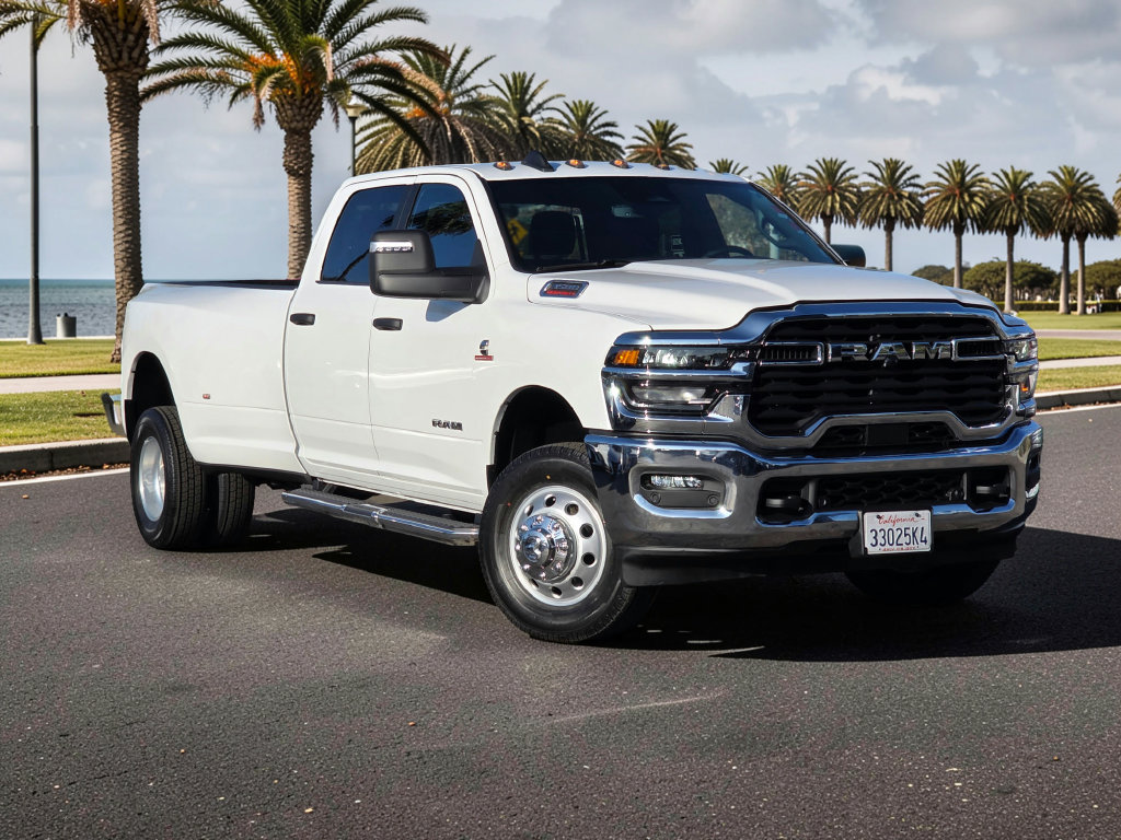 Photo 2 of this Ram 3500