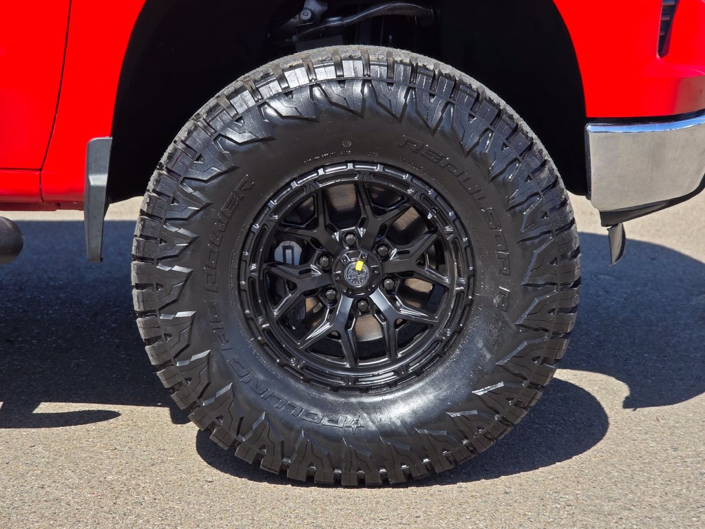 Photo 9 of this Chevrolet Silverado 1500