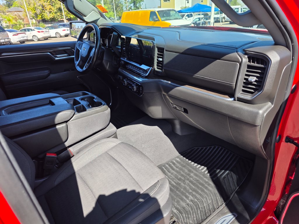 Photo 11 of this Chevrolet Silverado 1500