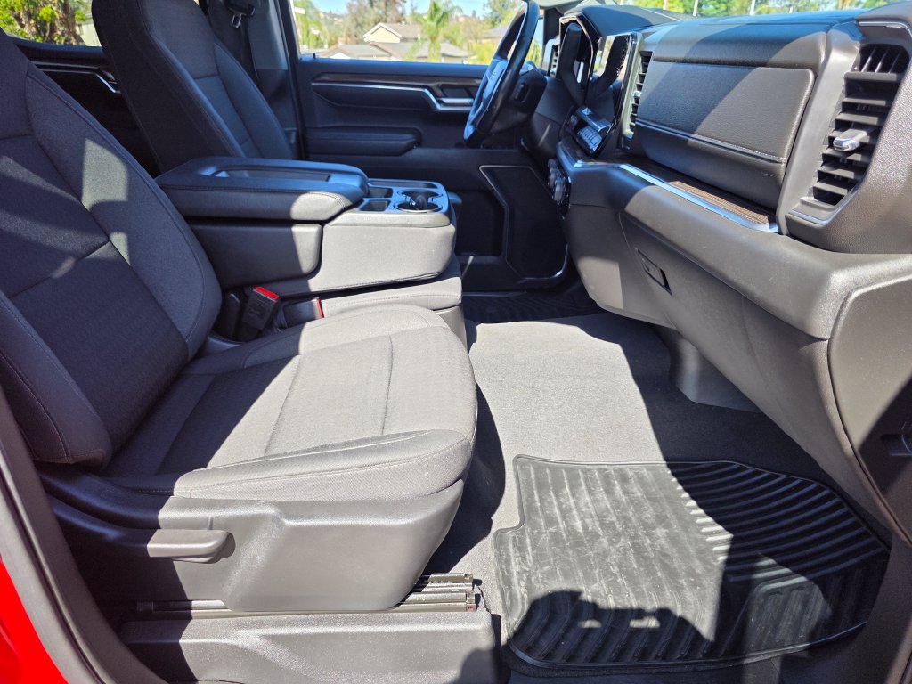 Photo 12 of this Chevrolet Silverado 1500