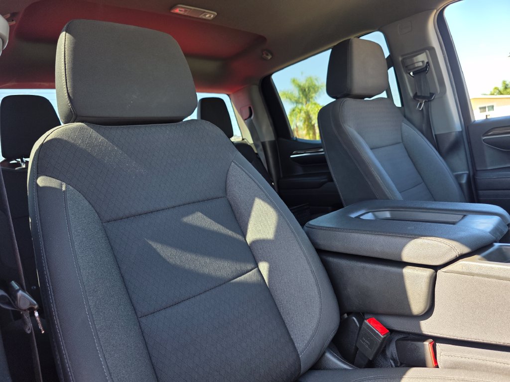 Photo 13 of this Chevrolet Silverado 1500