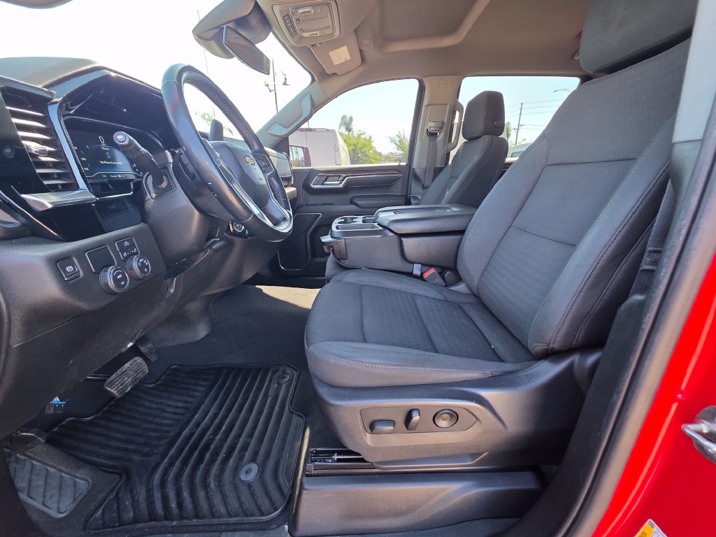 Photo 21 of this Chevrolet Silverado 1500