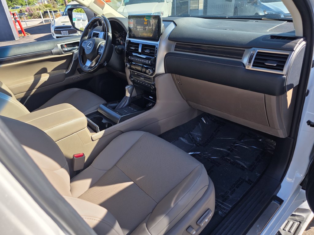 Photo 11 of this Lexus GX 460