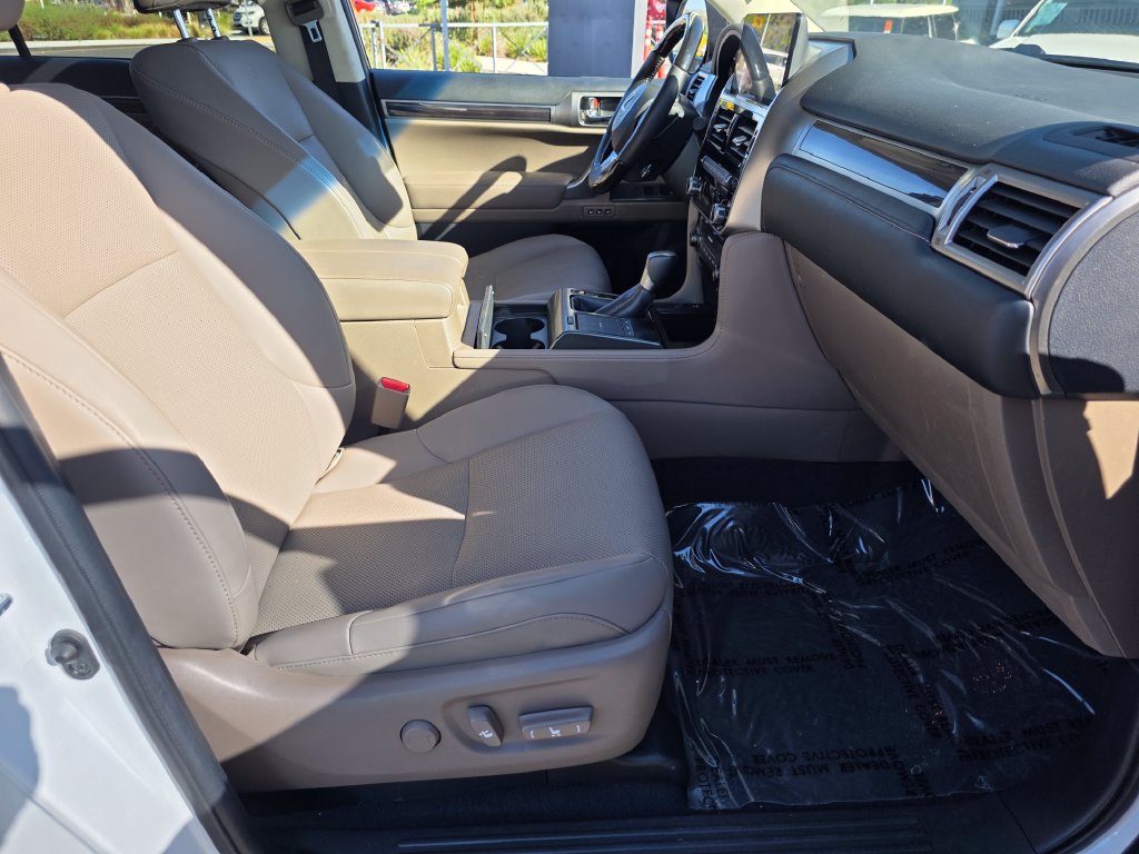 Photo 12 of this Lexus GX 460