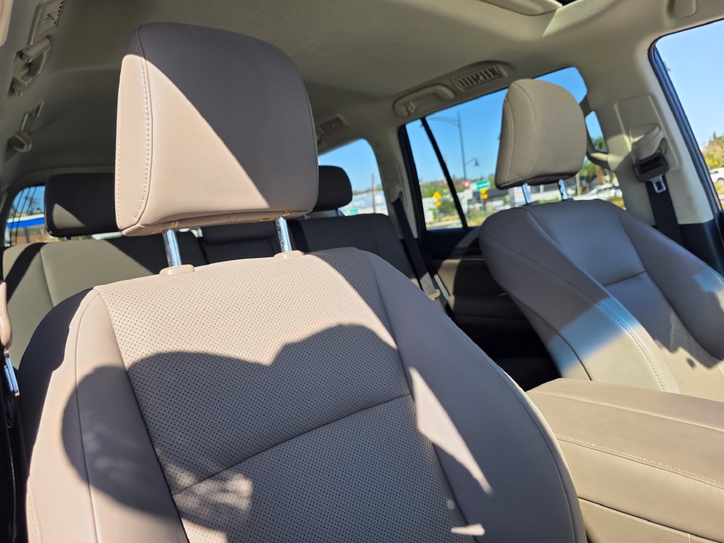 Photo 13 of this Lexus GX 460