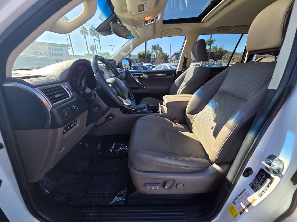 Photo 24 of this Lexus GX 460