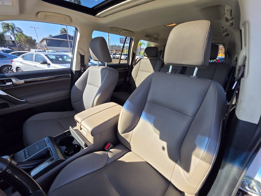 Photo 25 of this Lexus GX 460
