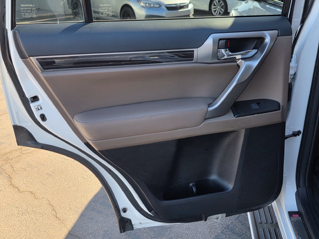 Photo 31 of this Lexus GX 460