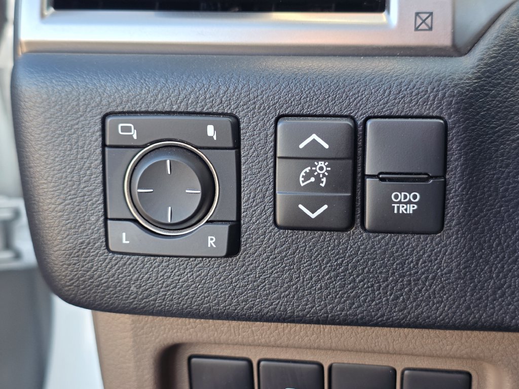 Photo 60 of this Lexus GX 460