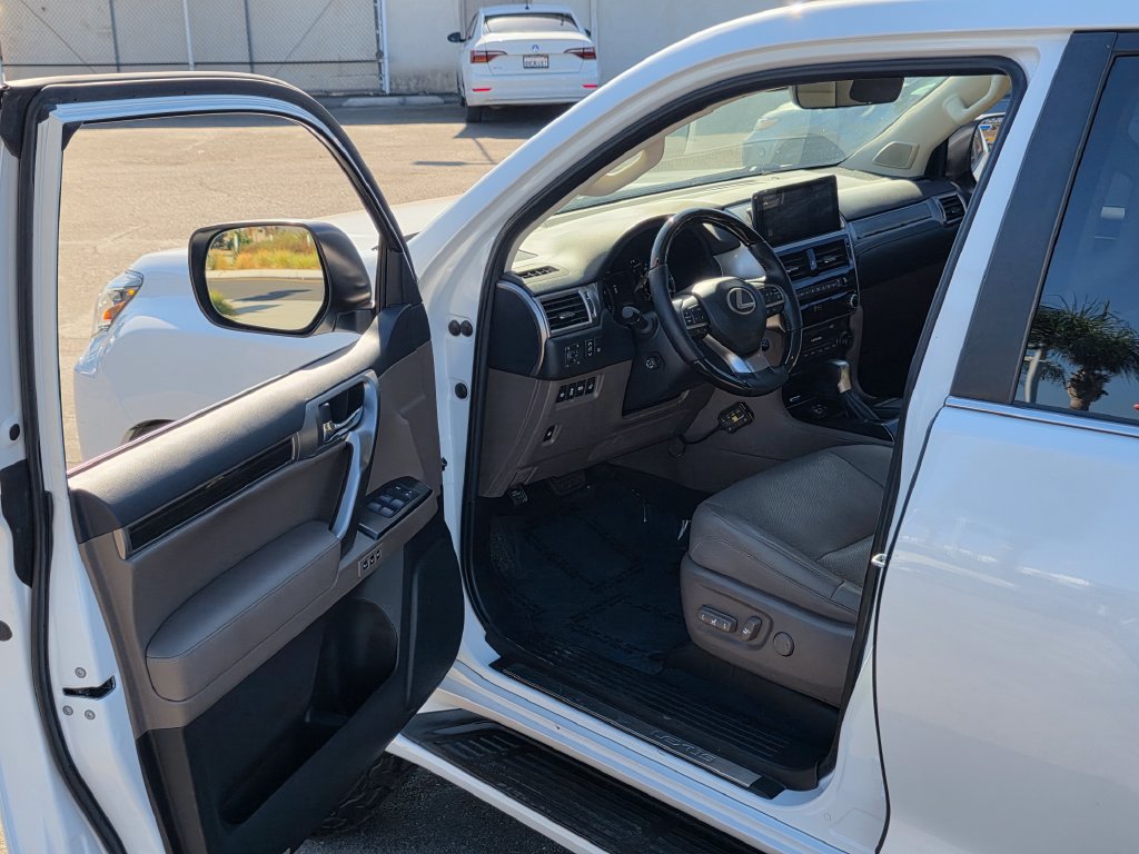 Photo 65 of this Lexus GX 460