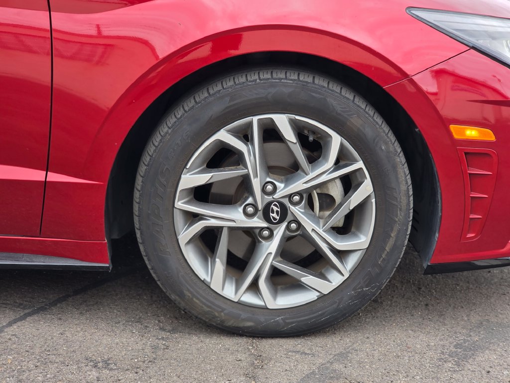 Photo 8 of this Hyundai Sonata