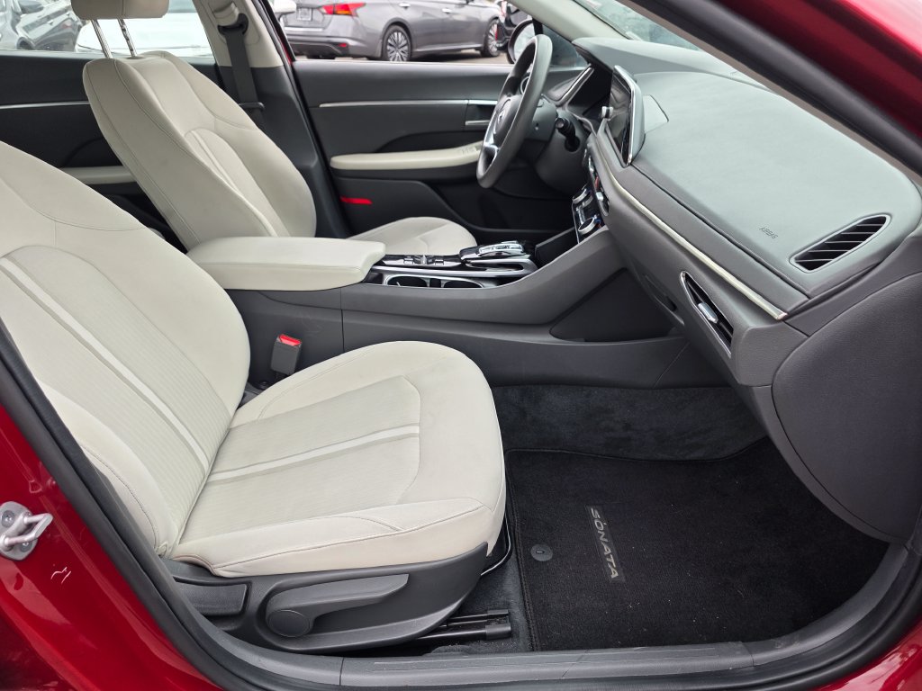 Photo 11 of this Hyundai Sonata