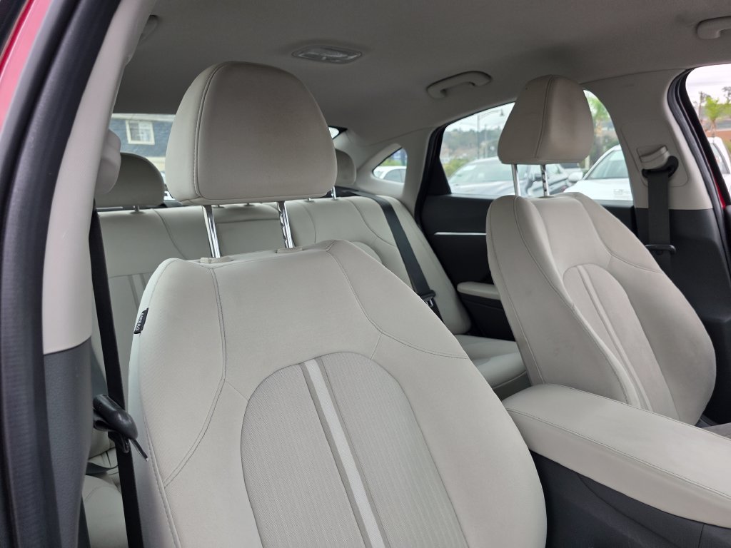 Photo 12 of this Hyundai Sonata