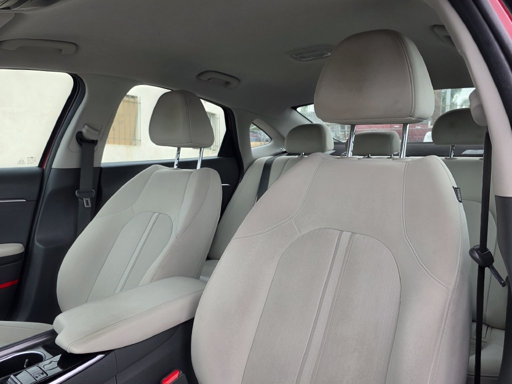 Photo 16 of this Hyundai Sonata