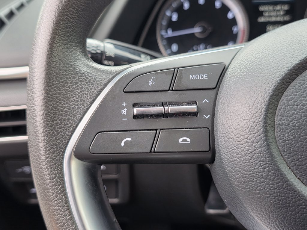 Photo 24 of this Hyundai Sonata