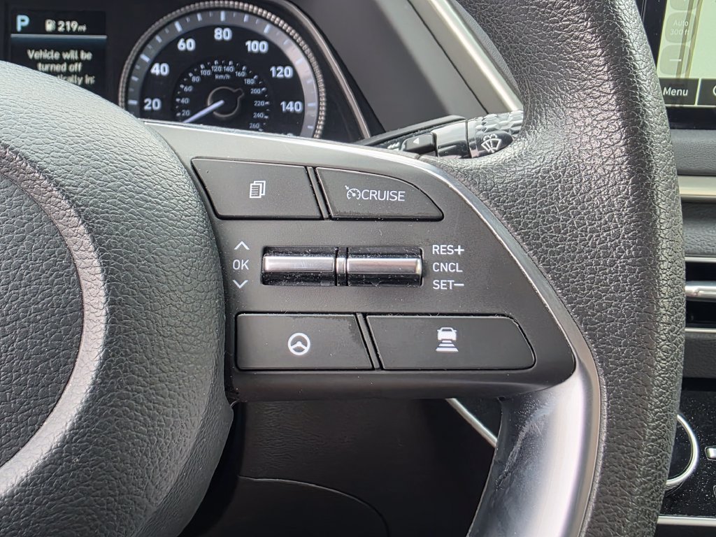 Photo 26 of this Hyundai Sonata