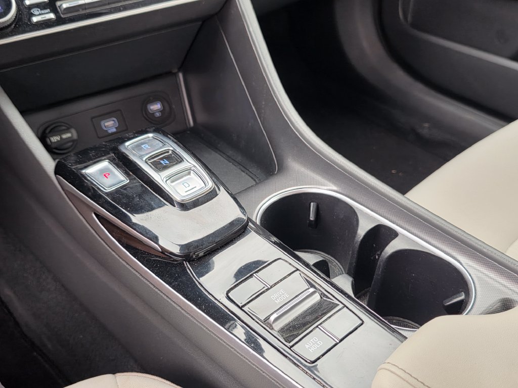 Photo 28 of this Hyundai Sonata