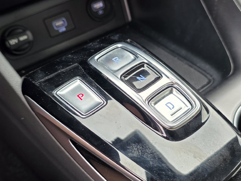 Photo 34 of this Hyundai Sonata