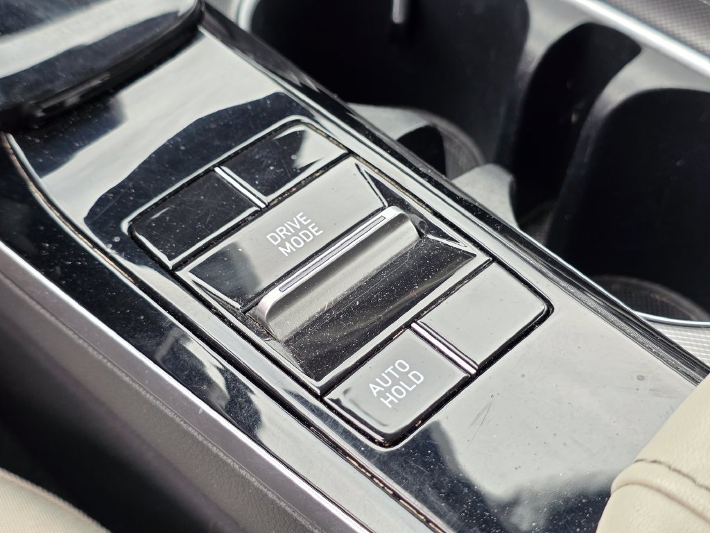 Photo 35 of this Hyundai Sonata