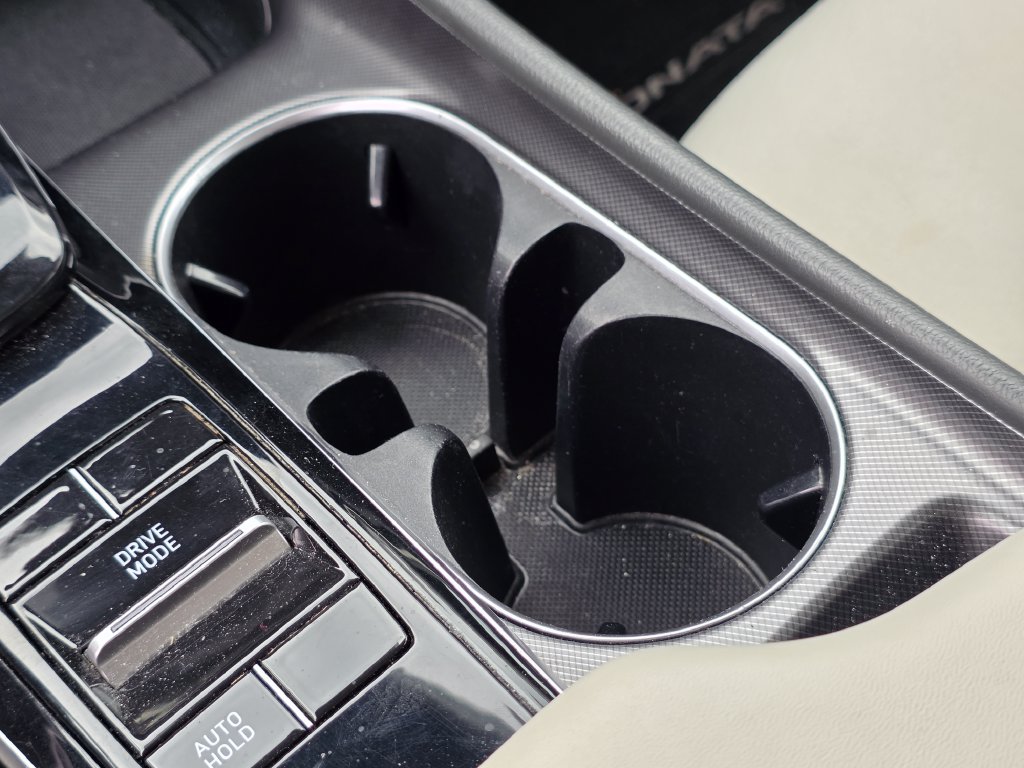 Photo 36 of this Hyundai Sonata