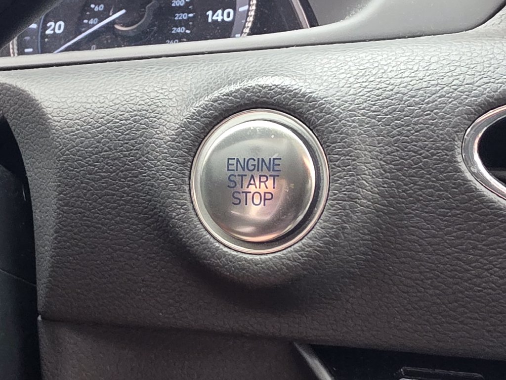 Photo 37 of this Hyundai Sonata