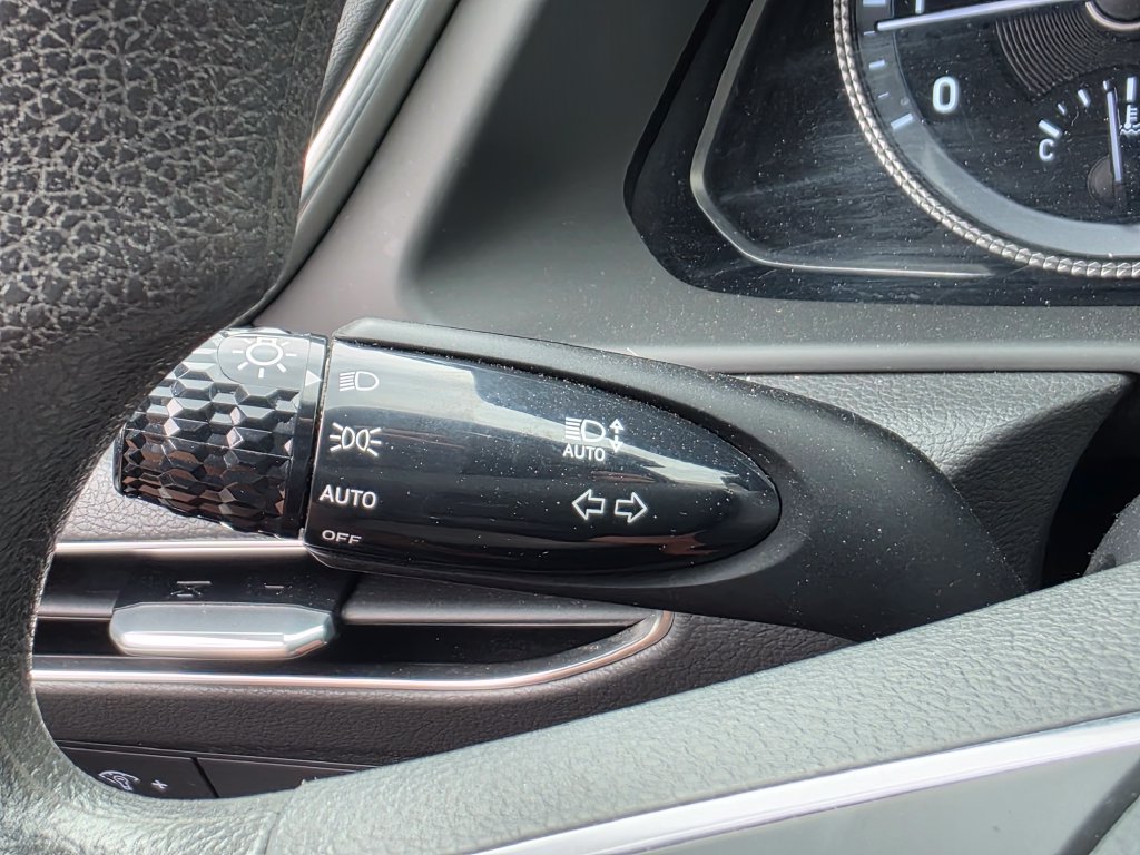 Photo 38 of this Hyundai Sonata