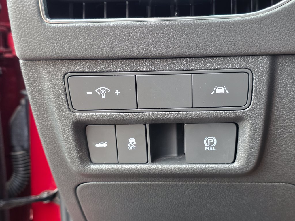 Photo 40 of this Hyundai Sonata