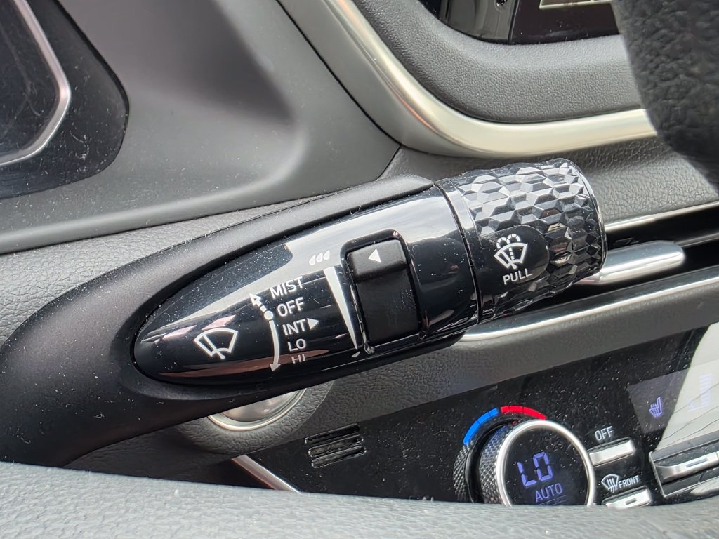 Photo 39 of this Hyundai Sonata