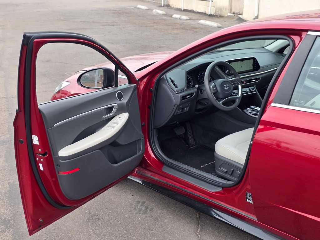 Photo 41 of this Hyundai Sonata