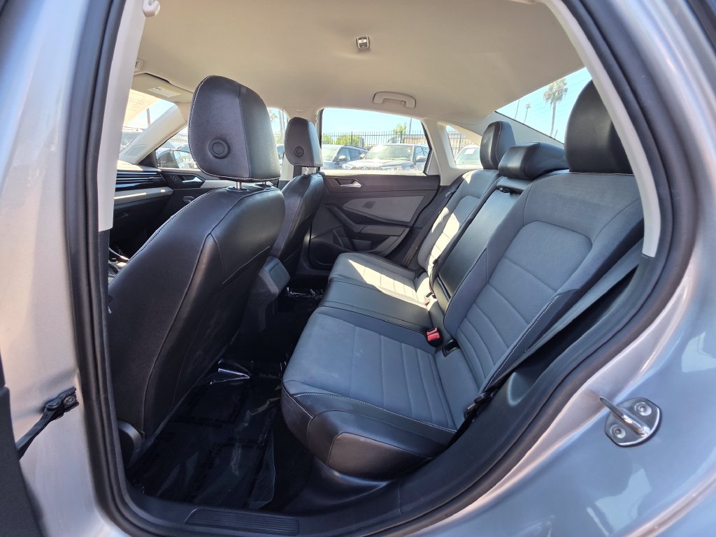 Photo 16 of this Volkswagen Jetta