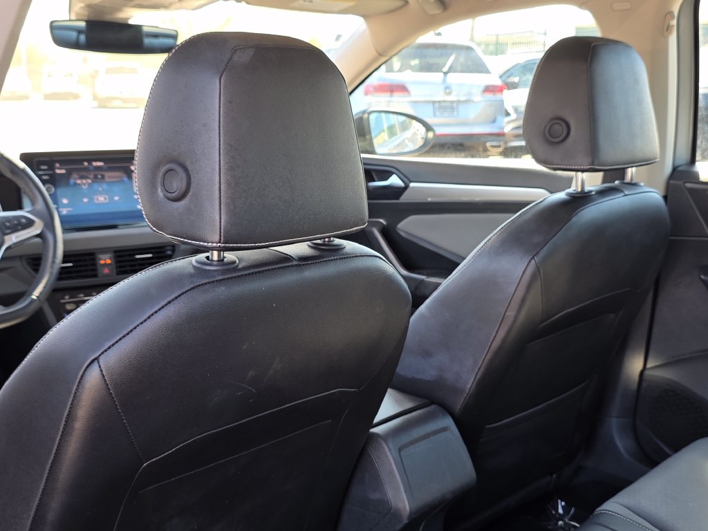 Photo 18 of this Volkswagen Jetta
