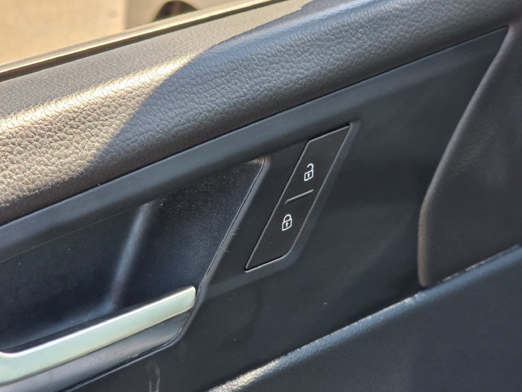 Photo 22 of this Volkswagen Jetta