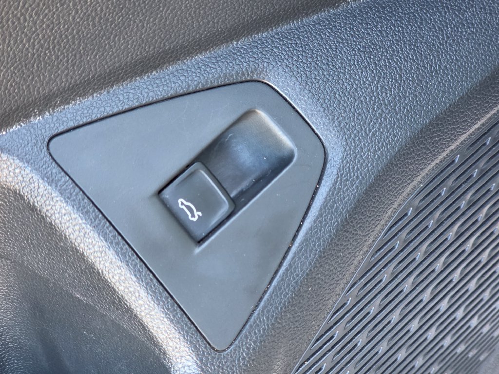 Photo 23 of this Volkswagen Jetta
