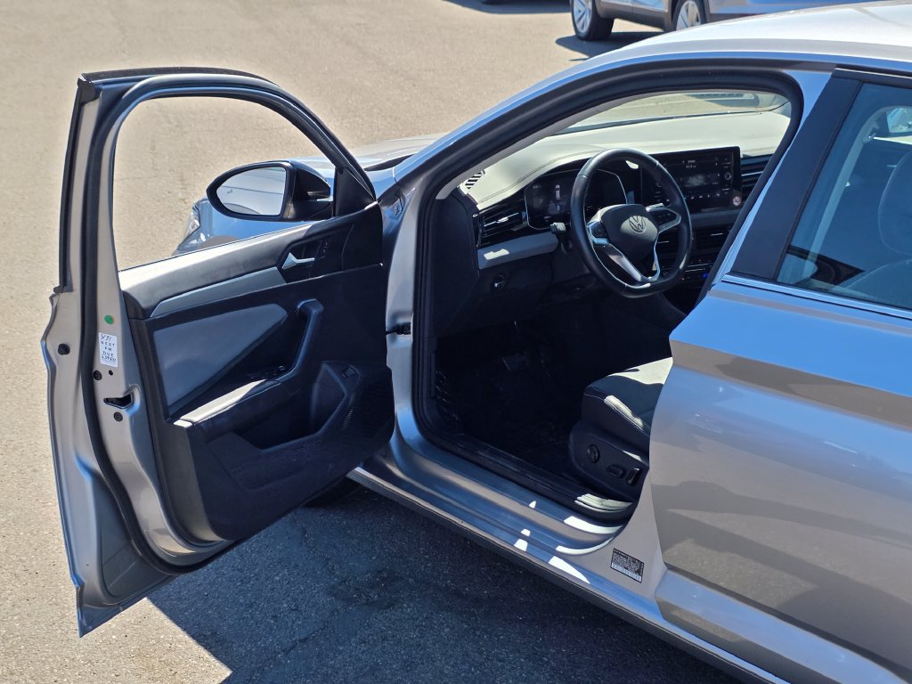 Photo 42 of this Volkswagen Jetta