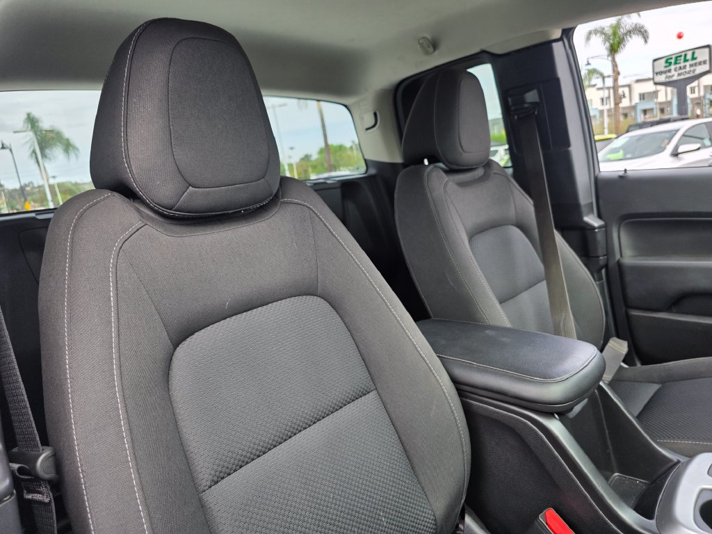 Photo 13 of this Chevrolet Colorado