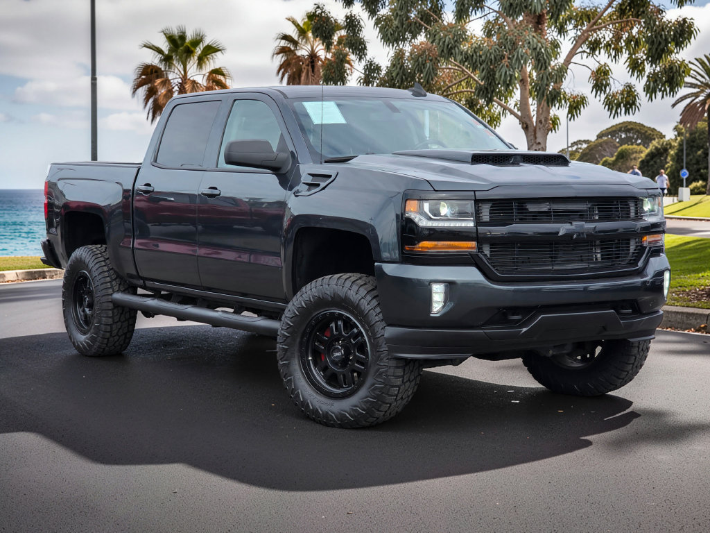 Photo 2 of this Chevrolet Silverado 1500