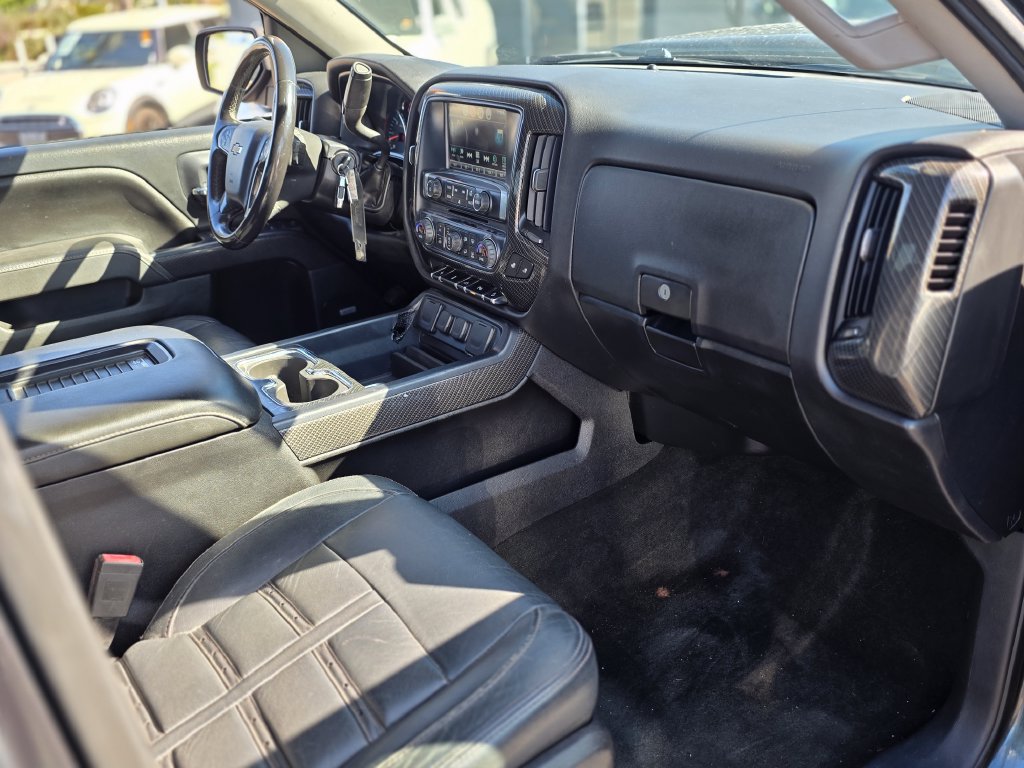 Photo 11 of this Chevrolet Silverado 1500