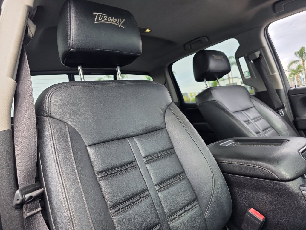 Photo 14 of this Chevrolet Silverado 1500