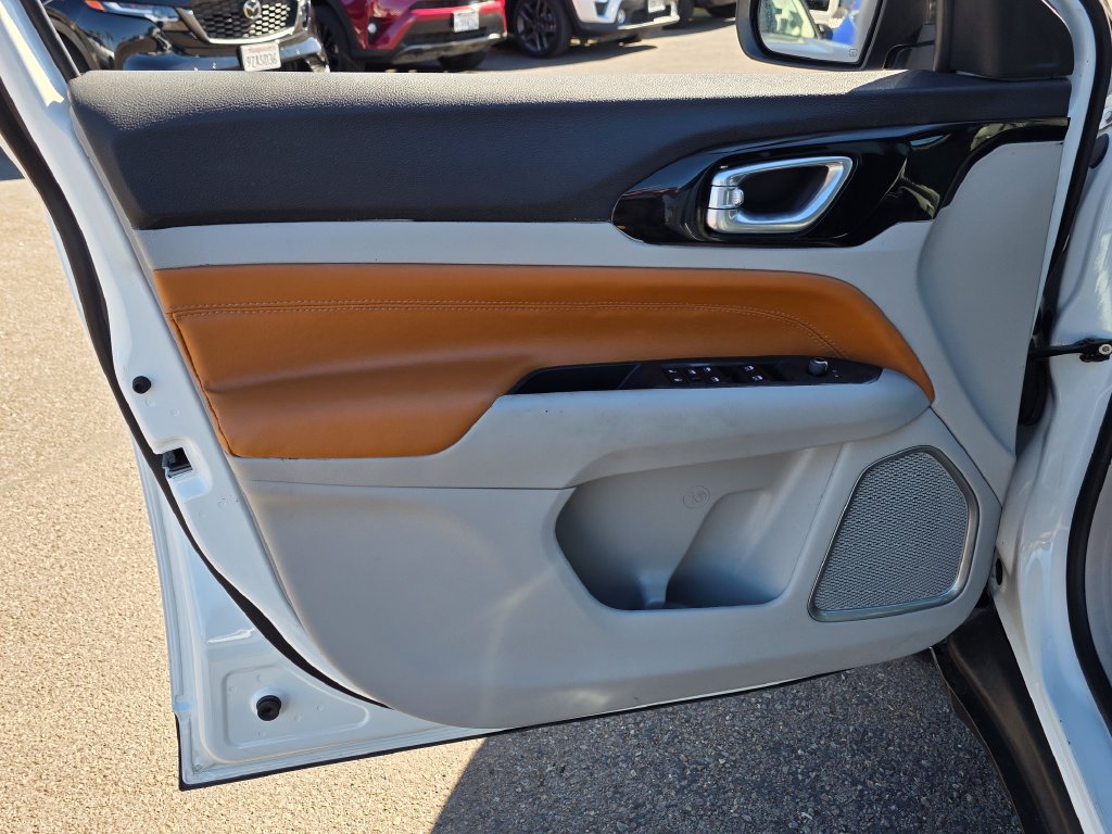 Photo 23 of this Jeep Compass