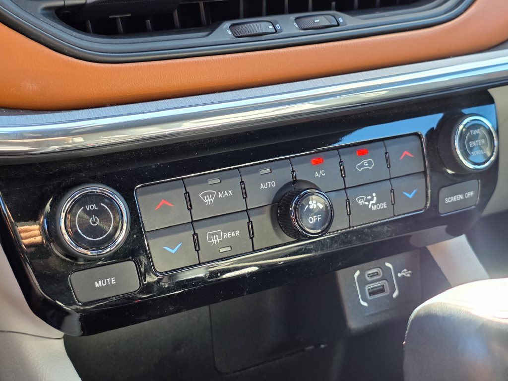Photo 37 of this Jeep Compass